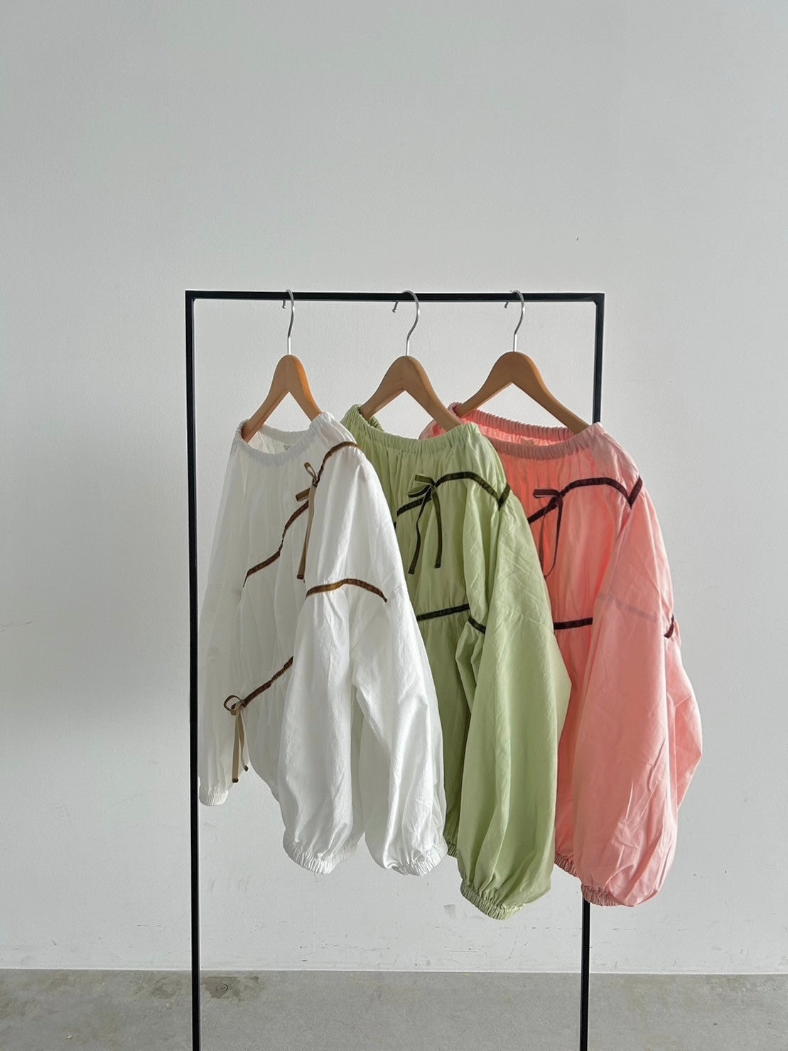 gather ribbon blouse