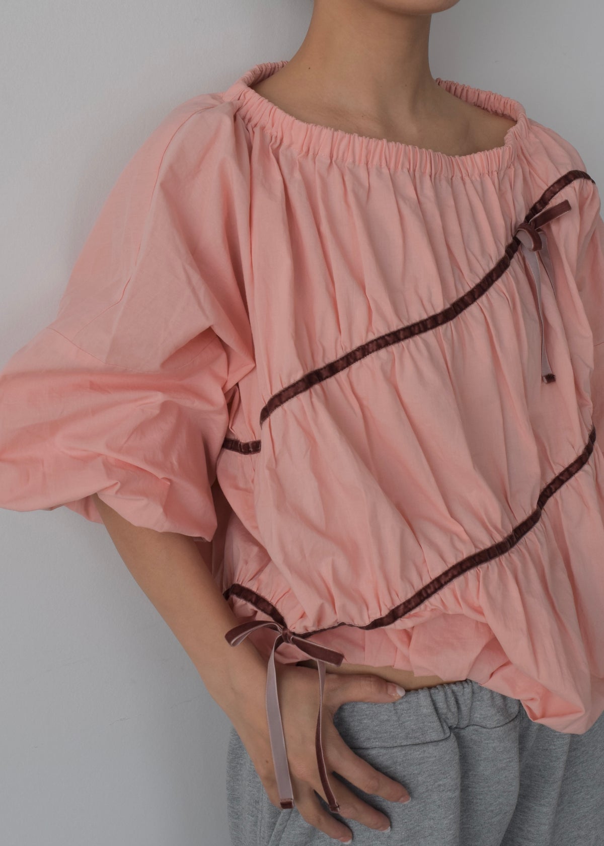 gather ribbon blouse