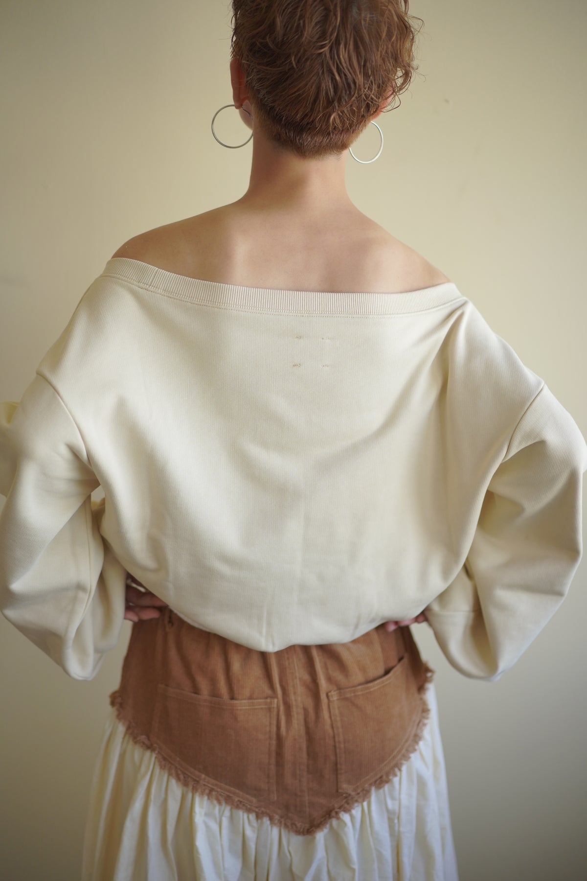 offshoulder docking sweat