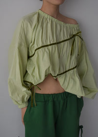 gather ribbon blouse